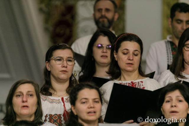 (Foto) Corul Profesorilor de Religie din Iași – Colindători la Reședința Mitropolitană 2022