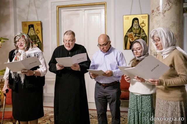(Foto) Grup de americani creștin-ortodocși – Colindători la Reședința Mitropolitană 2022