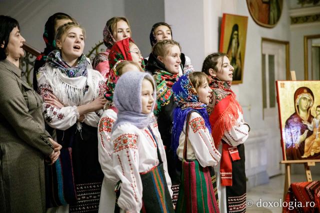 (Foto) Grup de basarabeni din cadrul proiectului „Vis de copil” Boghenii Noi – Colindători la Reședința Mitropolitană 2022