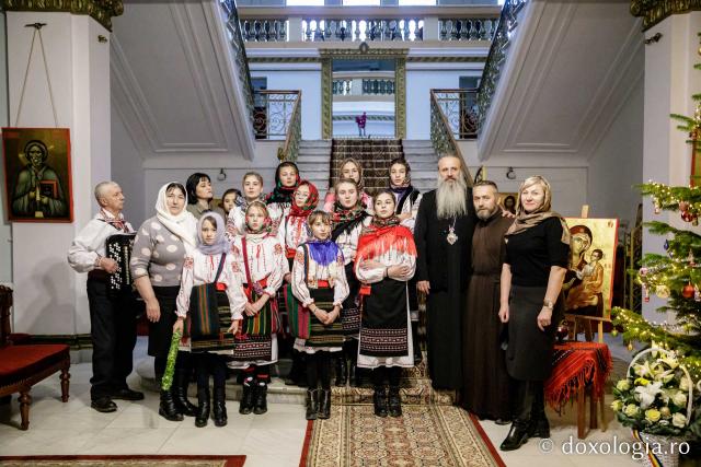 (Foto) Grup de basarabeni din cadrul proiectului „Vis de copil” Boghenii Noi – Colindători la Reședința Mitropolitană 2022