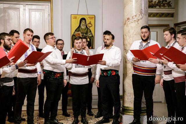 (Foto) Psalții Catedralei – Colindători la Reședința Mitropolitană 2022   