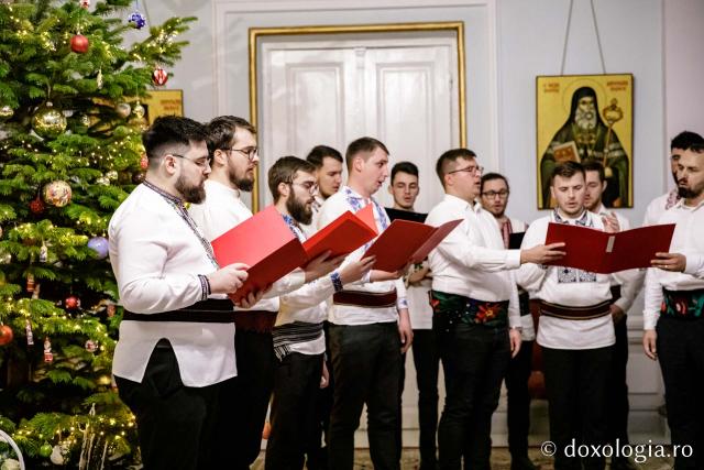 (Foto) Psalții Catedralei – Colindători la Reședința Mitropolitană 2022   