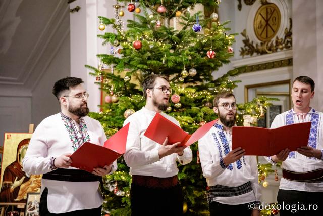 (Foto) Psalții Catedralei – Colindători la Reședința Mitropolitană 2022   