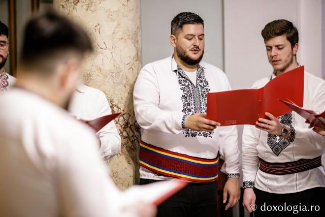 (Foto) Psalții Catedralei – Colindători la Reședința Mitropolitană 2022   