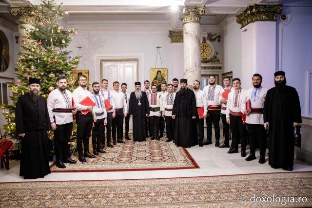 (Foto) Psalții Catedralei – Colindători la Reședința Mitropolitană 2022   