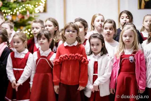 (Foto) Sc. Gh. Asachi - cls. pregătitoare + clasa I – Colindători la Reședința Mitropolitană 2022