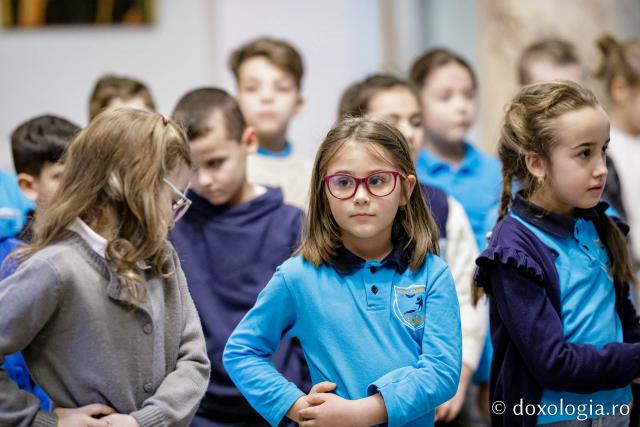 (Foto) Școala „Titu Maiorescu” Iași, clasa I – Colindători la Reședința Mitropolitană 2022