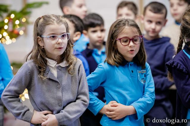 (Foto) Școala „Titu Maiorescu” Iași, clasa I – Colindători la Reședința Mitropolitană 2022