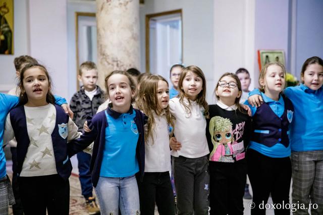 (Foto) Școala „Titu Maiorescu” Iași, clasa I – Colindători la Reședința Mitropolitană 2022