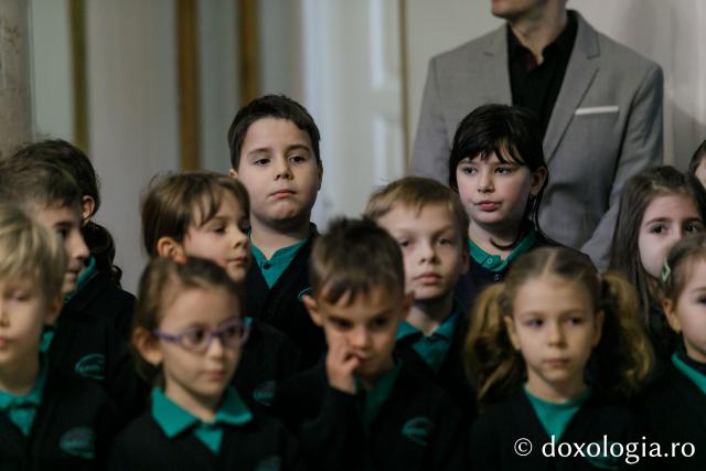 (Foto) Școala EuroEd – Colindători la Reședința Mitropolitană 2022