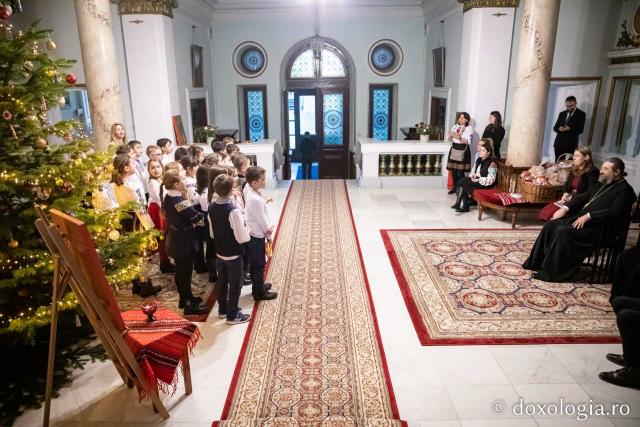 (Foto) Scoala Ion Simionescu, cl. a II-a – Colindători la Reședința Mitropolitană 2022