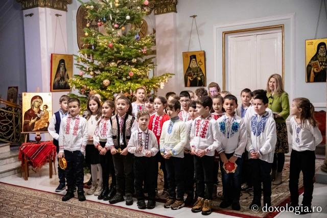 (Foto) Scoala Ion Simionescu, cl. a II-a – Colindători la Reședința Mitropolitană 2022