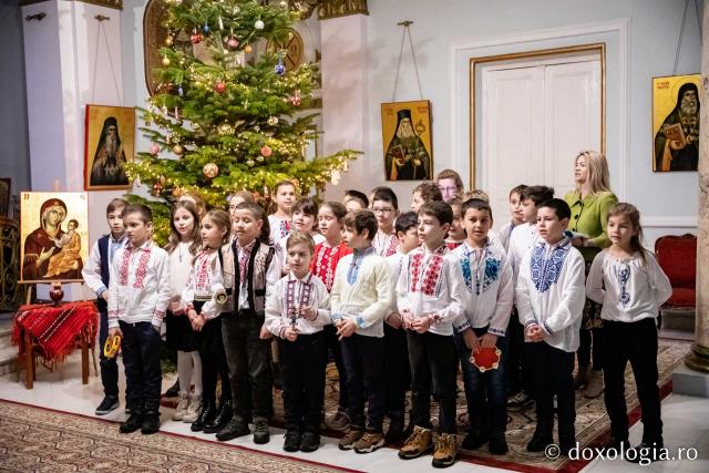 (Foto) Scoala Ion Simionescu, cl. a II-a – Colindători la Reședința Mitropolitană 2022