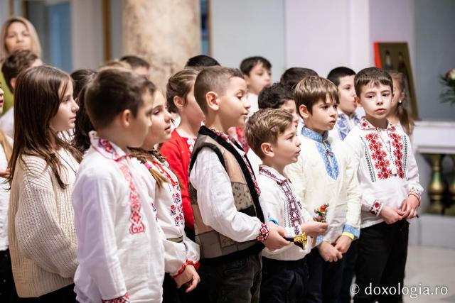 (Foto) Scoala Ion Simionescu, cl. a II-a – Colindători la Reședința Mitropolitană 2022