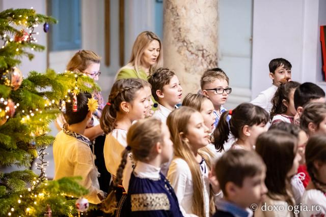 (Foto) Scoala Ion Simionescu, cl. a II-a – Colindători la Reședința Mitropolitană 2022