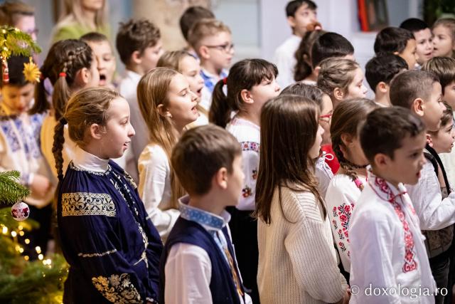 (Foto) Scoala Ion Simionescu, cl. a II-a – Colindători la Reședința Mitropolitană 2022