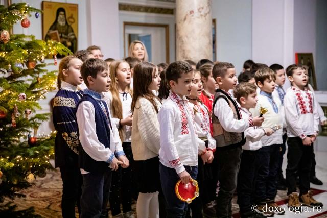 (Foto) Scoala Ion Simionescu, cl. a II-a – Colindători la Reședința Mitropolitană 2022