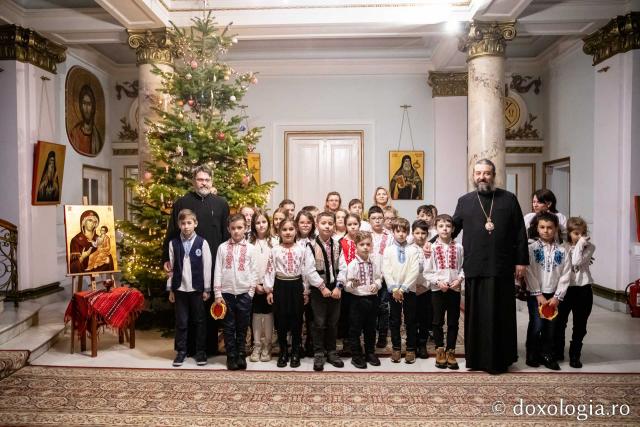 (Foto) Scoala Ion Simionescu, cl. a II-a – Colindători la Reședința Mitropolitană 2022