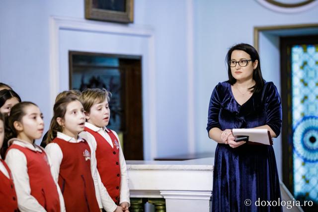 (Foto) Școala primară „Carol I” Iași – Colindători la Reședința Mitropolitană 2022