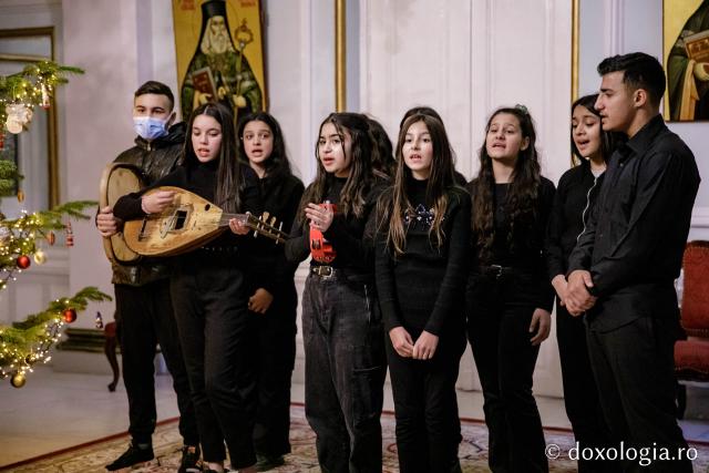 (Foto) Școala Slobozia – Colindători la Reședința Mitropolitană 2022