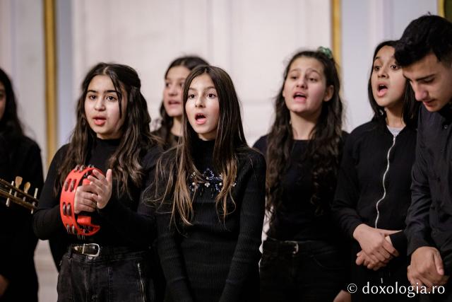 (Foto) Școala Slobozia – Colindători la Reședința Mitropolitană 2022