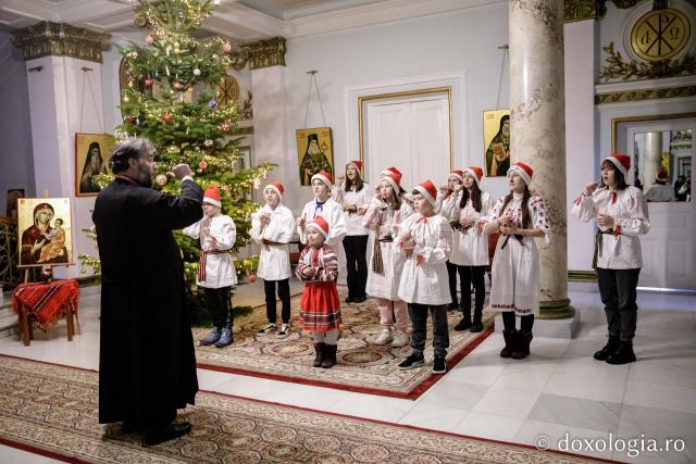 (Foto) Școala Vasile Pavelcu Iași – Colindători la Reședința Mitropolitană 2022