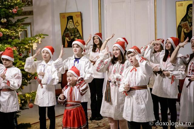 (Foto) Școala Vasile Pavelcu Iași – Colindători la Reședința Mitropolitană 2022