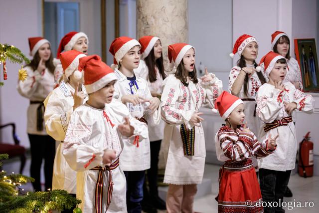 (Foto) Școala Vasile Pavelcu Iași – Colindători la Reședința Mitropolitană 2022