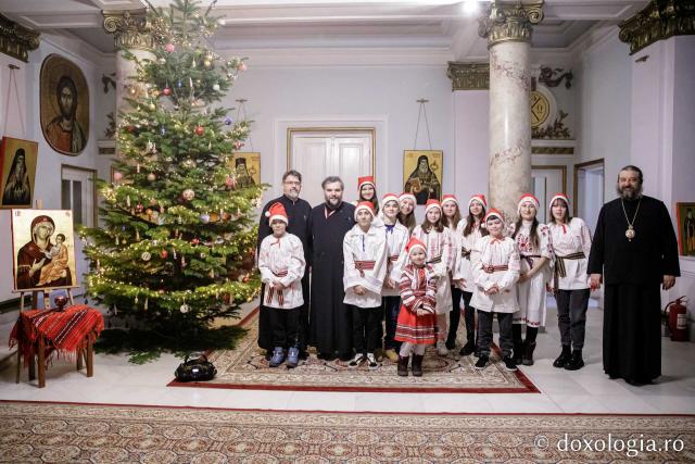 (Foto) Școala Vasile Pavelcu Iași – Colindători la Reședința Mitropolitană 2022