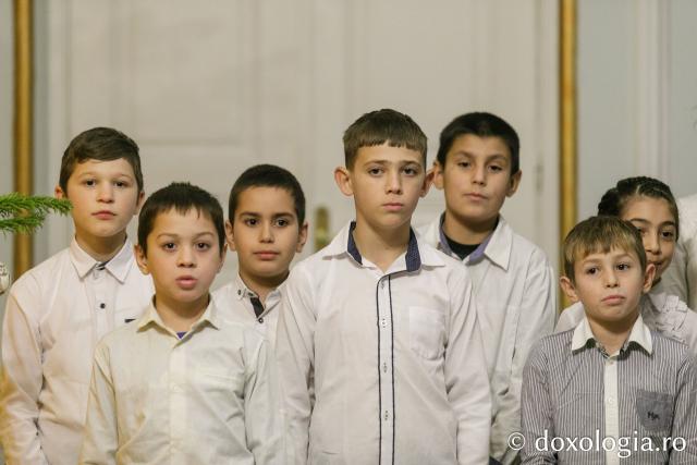 (Foto) Școala Vonești, clasa a IV-a – Colindători la Reședința Mitropolitană 2022