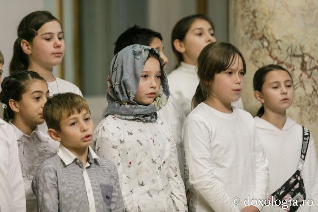 (Foto) Școala Vonești, clasa a IV-a – Colindători la Reședința Mitropolitană 2022