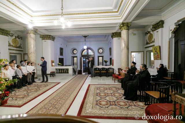 (Foto) Școala Vonești, clasa a IV-a – Colindători la Reședința Mitropolitană 2022
