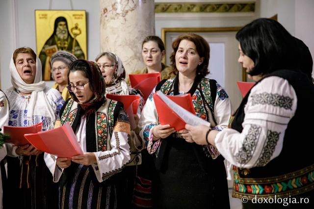 (Foto) Societatea Ortodoxă a Femeilor din România – Colindători la Reședința Mitropolitană 2022   