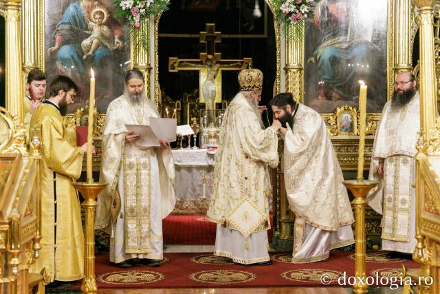 (Foto) Prăznuirea Sfântului Ierarh Iosif cel Milostiv la Catedrala Mitropolitană din Iași – 2023