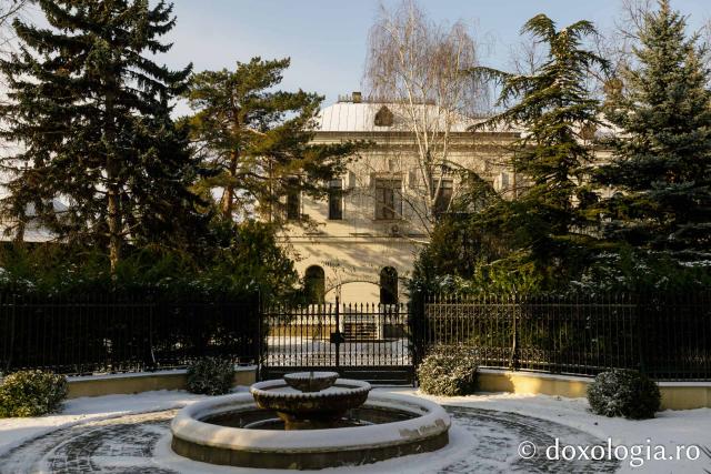 (Foto) La pas prin Târgul Ieșilor într-o dimineață geroasă