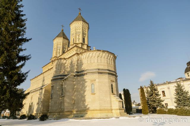 (Foto) La pas prin Târgul Ieșilor într-o dimineață geroasă