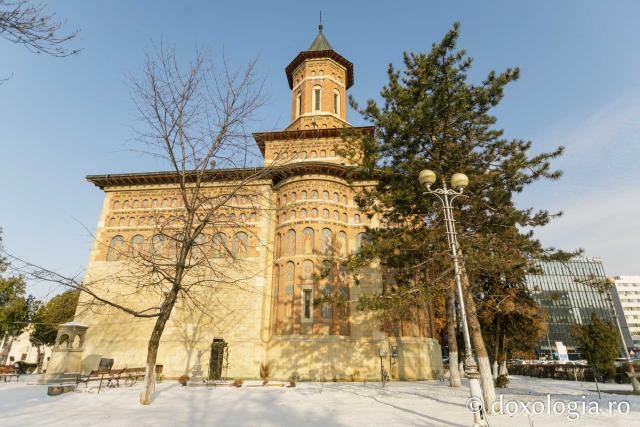 (Foto) La pas prin Târgul Ieșilor într-o dimineață geroasă