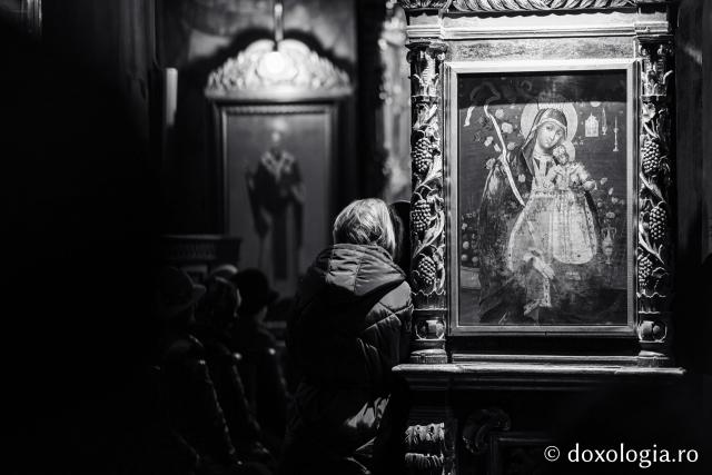 (Foto) Denia din Sfânta și Marea Joi la Mănăstirea Golia