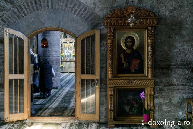 (Foto) Denia din Sfânta și Marea Luni la Mănăstirea Galata