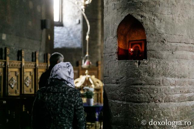 (Foto) Denia din Sfânta și Marea Luni la Mănăstirea Galata