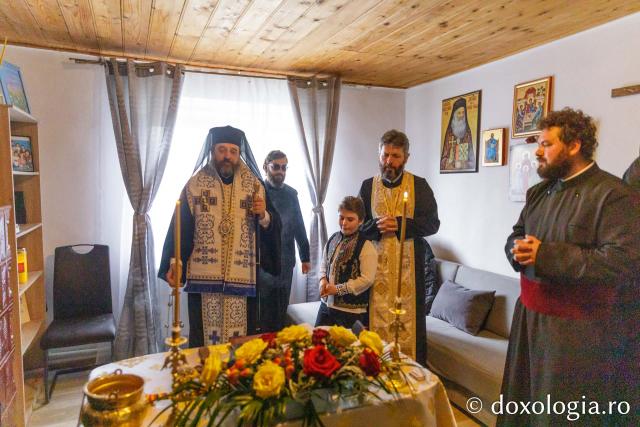 (Foto) Liturghie baptismală și sfințire de casă parohială la Parohia Drăgușeni