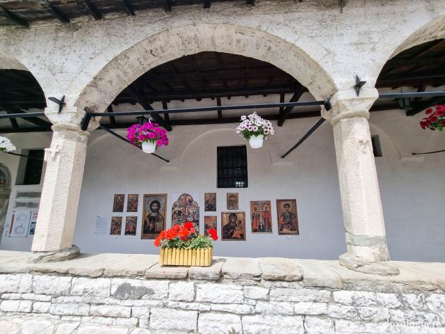 (Foto) Catedrala „Adormirea Maicii Domnului” din Berat – un renumit monument cultural al Albaniei