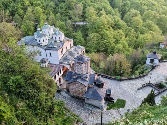 (Foto) Pitoreasca mănăstire a Sfântului Ioachim Osogovsky – Macedonia de Nord