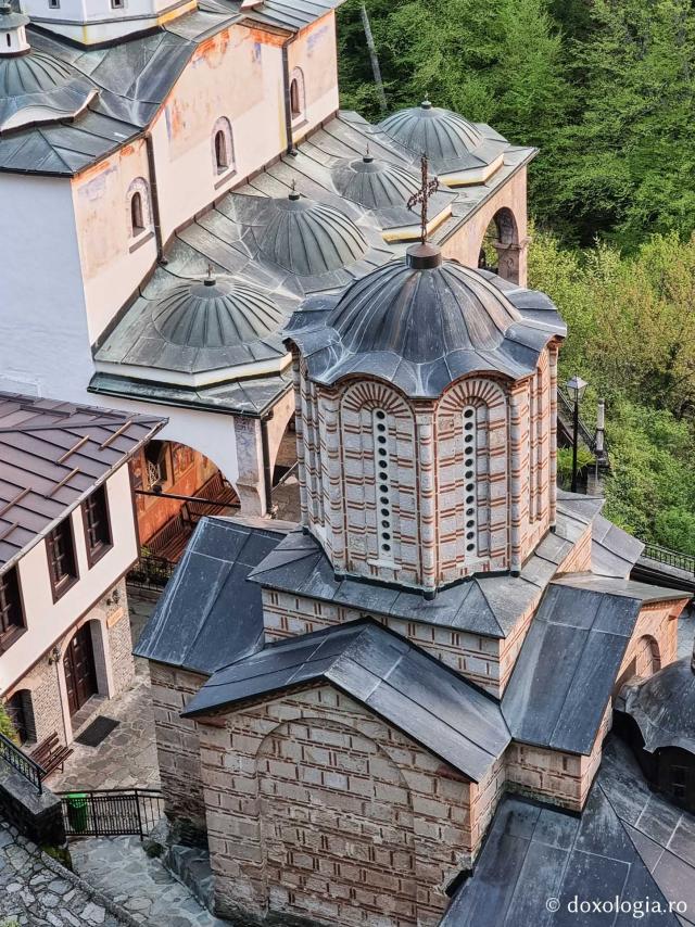 (Foto) Pitoreasca mănăstire a Sfântului Ioachim Osogovsky – Macedonia de Nord