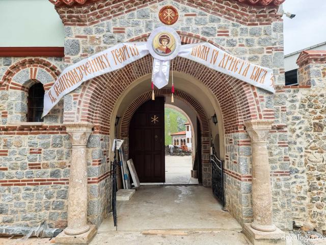 (Foto) Pași de pelerin la Metocul „Sfântul Gheorghe” al Mănăstirii „Ioan Bigorski”