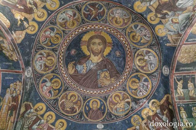 (Foto) Clipe de răgaz în fața frescelor din biserica bizantină Panaghia Asinou din Cipru
