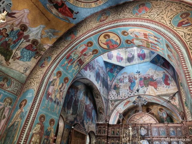 (Foto) Pași de  pelerin la Mănăstirea Dervent