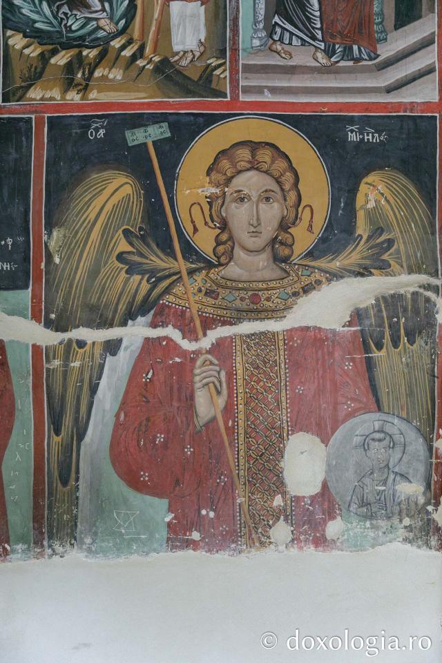 (Foto) Moment de tihnă în Paraclisul „Sfântul Arhanghel Mihail” din Galata Ciprului