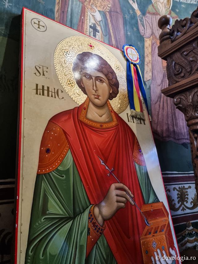 Sfântul Mucenic Pantelimon - Catedrala Arhiepiscopală „Sfinții Apostoli Petru și Pavel” din Constanța