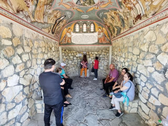 (Foto) Izvorul tămăduitor de la Mănăstirea Dervent
